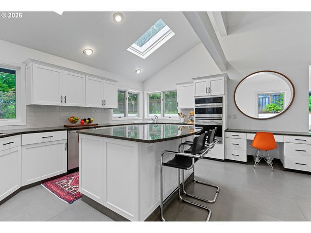 4393 SUNDEW Ct, Lake Oswego, OR 97035