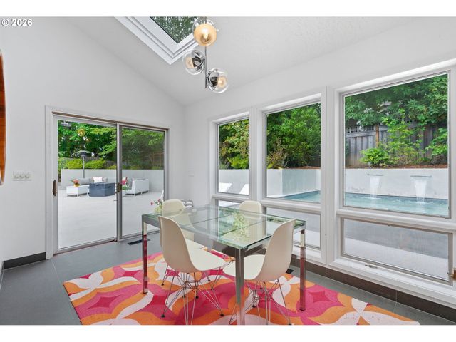 4393 SUNDEW Ct, Lake Oswego, OR 97035