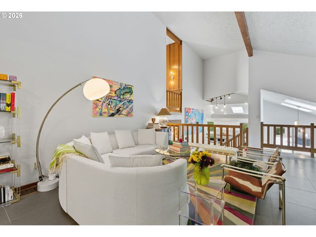 4393 SUNDEW Ct, Lake Oswego, OR 97035