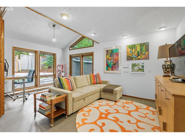 4393 SUNDEW Ct, Lake Oswego, OR 97035