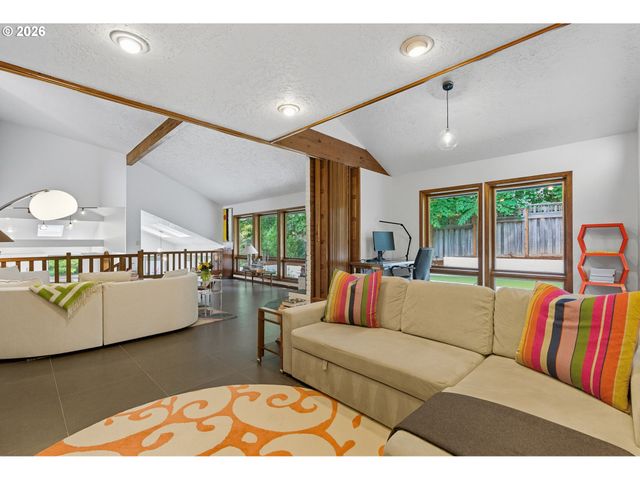 4393 SUNDEW Ct, Lake Oswego, OR 97035