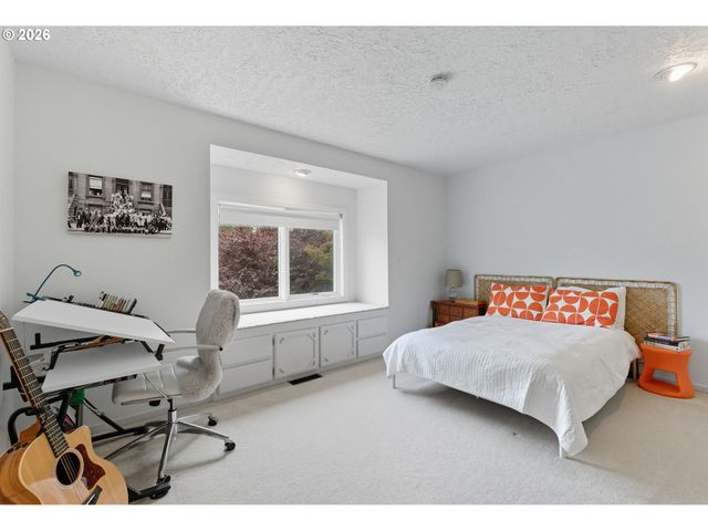 4393 SUNDEW Ct, Lake Oswego, OR 97035