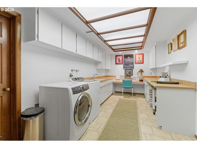 4393 SUNDEW Ct, Lake Oswego, OR 97035