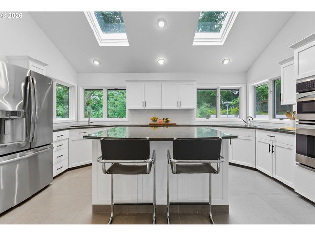 4393 SUNDEW Ct, Lake Oswego, OR 97035