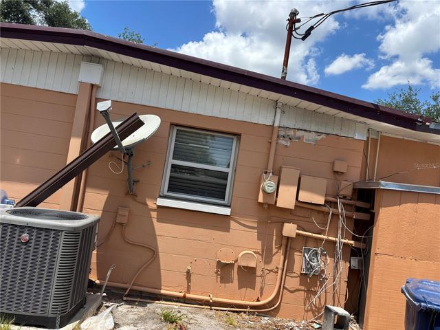 1320 LARSEN LN, Tampa, FL 33619