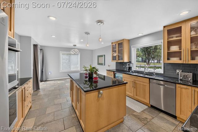 3556 Shady Beach Boulevard, Orchard Lake, MI 48324