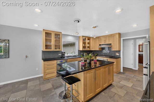 3556 Shady Beach Boulevard, Orchard Lake, MI 48324