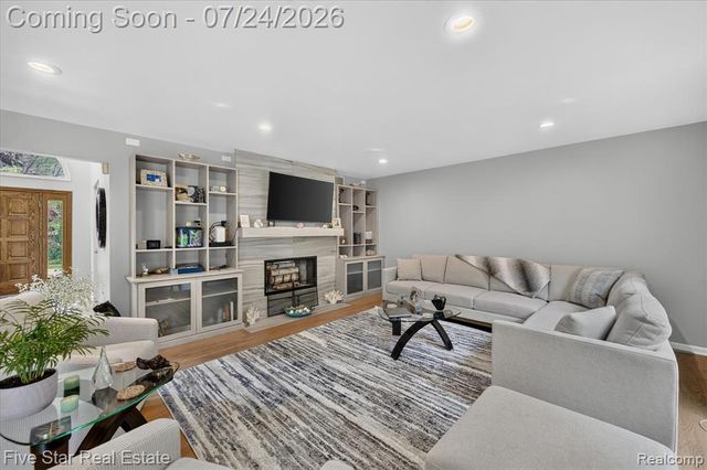 3556 Shady Beach Boulevard, Orchard Lake, MI 48324