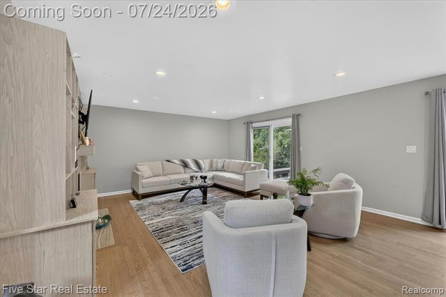 3556 Shady Beach Boulevard, Orchard Lake, MI 48324