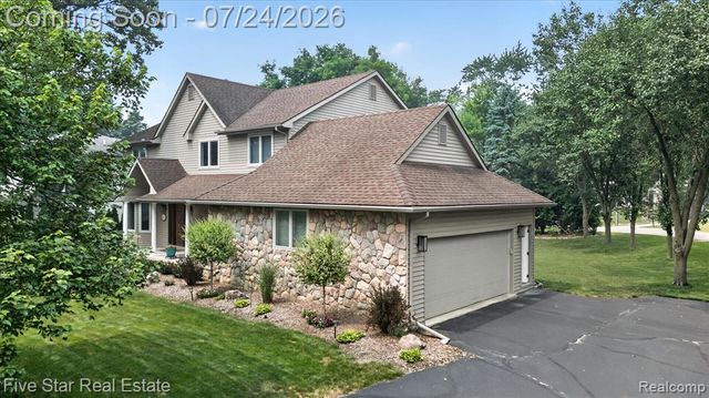 3556 Shady Beach Boulevard, Orchard Lake, MI 48324
