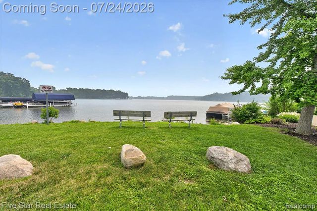 3556 Shady Beach Boulevard, Orchard Lake, MI 48324