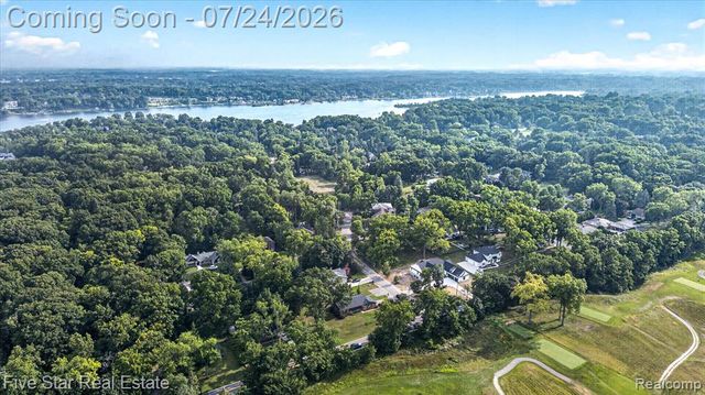 3556 Shady Beach Boulevard, Orchard Lake, MI 48324