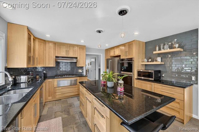 3556 Shady Beach Boulevard, Orchard Lake, MI 48324