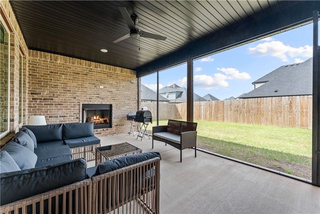 1430 Paragon Drive, Centerton, AR 72719