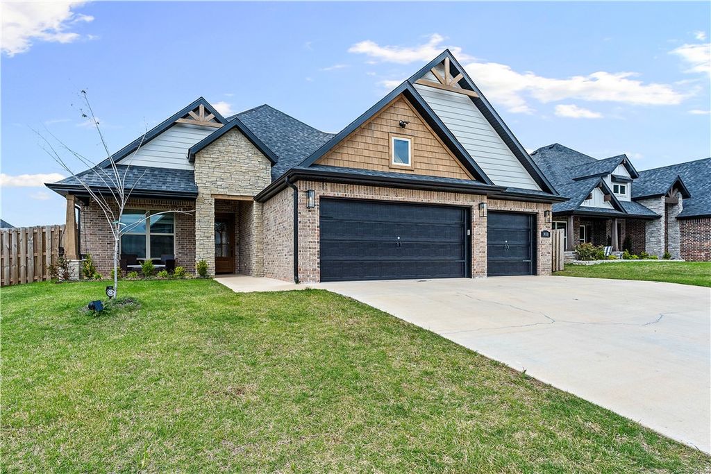 1430 Paragon Drive, Centerton, AR 72719