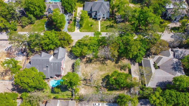 10 Legend Lane, Houston, TX 77024