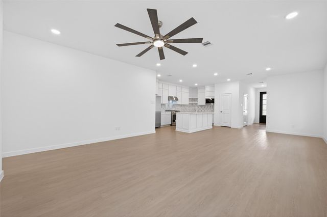 13071 Pine Trace Street, Montgomery, TX 77316