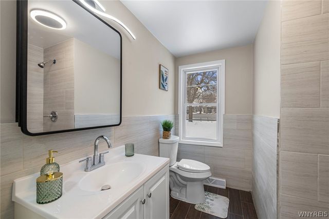 5869 Broadway Street, Lancaster, NY 14086