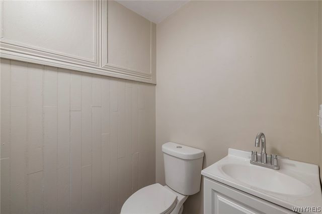 5869 Broadway Street, Lancaster, NY 14086