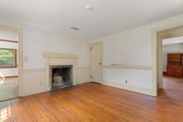 10 Poquanticut Ave, Easton, MA 02334