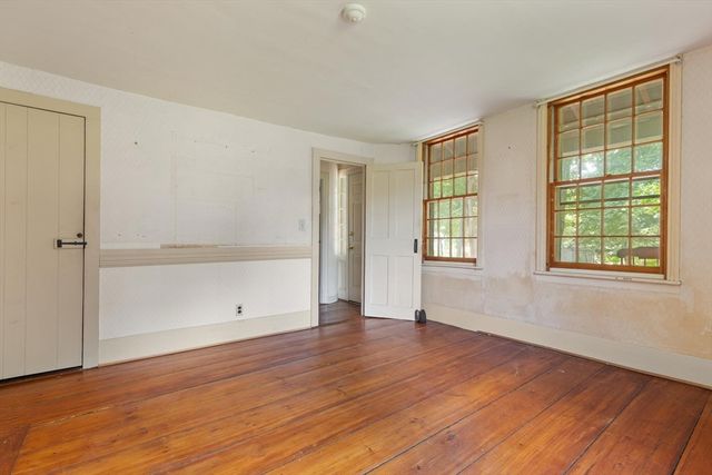 10 Poquanticut Ave, Easton, MA 02334