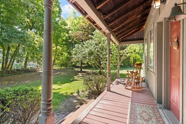 10 Poquanticut Ave, Easton, MA 02334