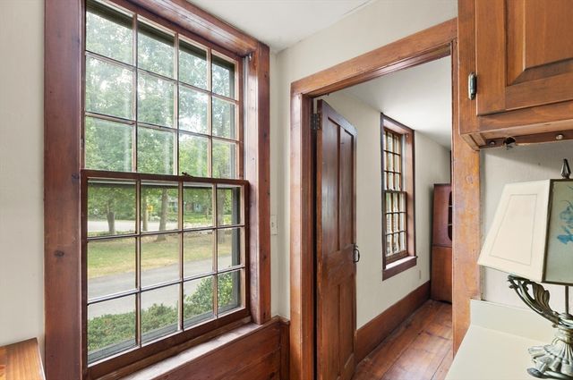 10 Poquanticut Ave, Easton, MA 02334