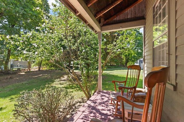 10 Poquanticut Ave, Easton, MA 02334