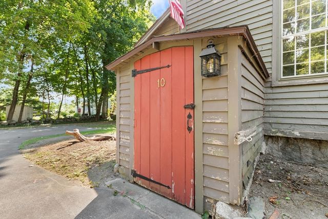 10 Poquanticut Ave, Easton, MA 02334