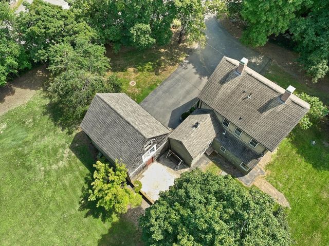 10 Poquanticut Ave, Easton, MA 02334