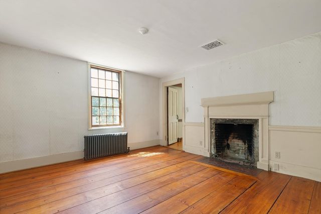 10 Poquanticut Ave, Easton, MA 02334