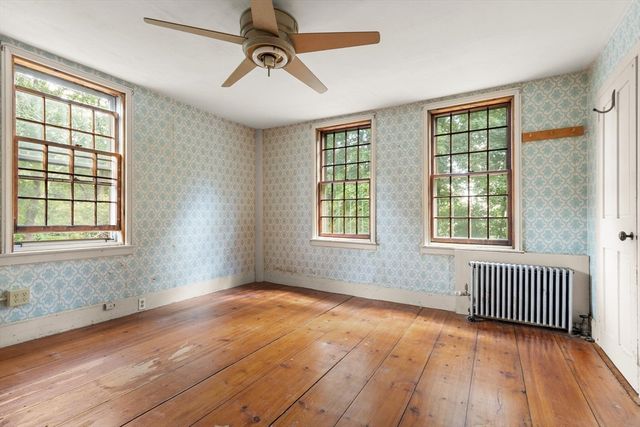 10 Poquanticut Ave, Easton, MA 02334