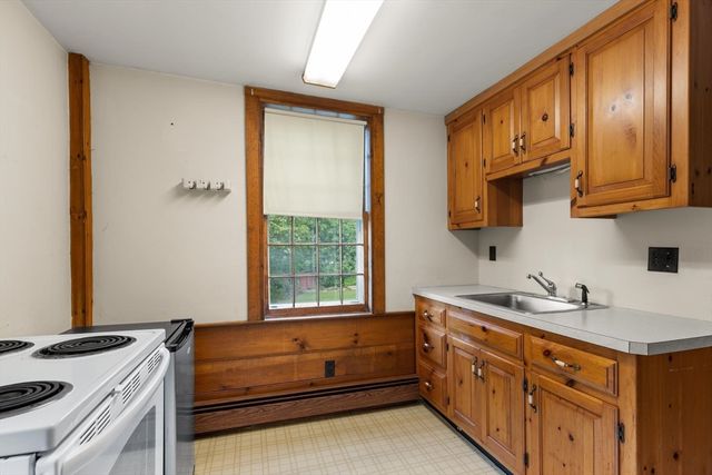 10 Poquanticut Ave, Easton, MA 02334