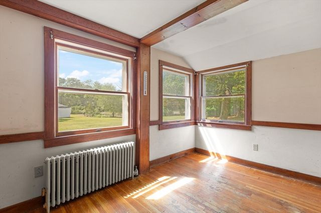 10 Poquanticut Ave, Easton, MA 02334