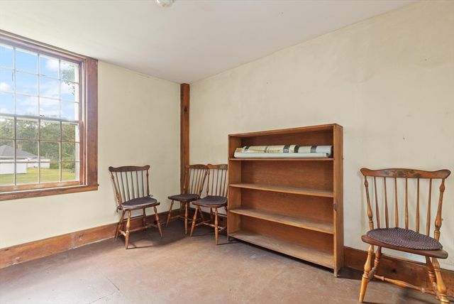 10 Poquanticut Ave, Easton, MA 02334