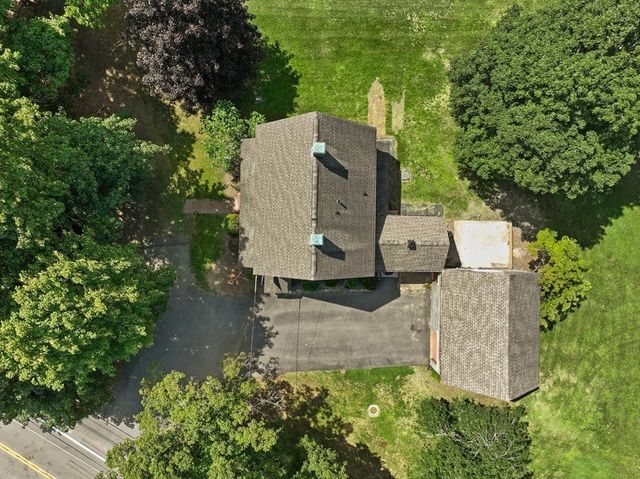 10 Poquanticut Ave, Easton, MA 02334