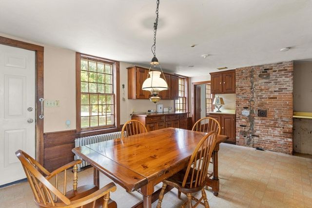 10 Poquanticut Ave, Easton, MA 02334