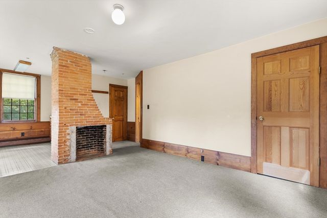 10 Poquanticut Ave, Easton, MA 02334