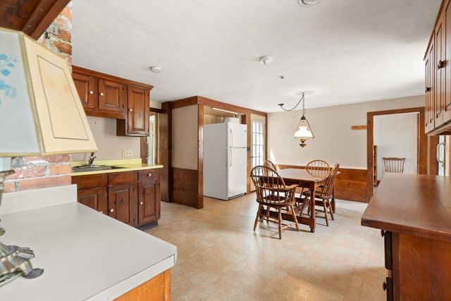 10 Poquanticut Ave, Easton, MA 02334
