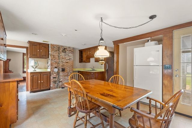 10 Poquanticut Ave, Easton, MA 02334
