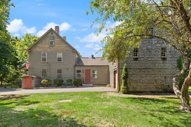 10 Poquanticut Ave, Easton, MA 02334