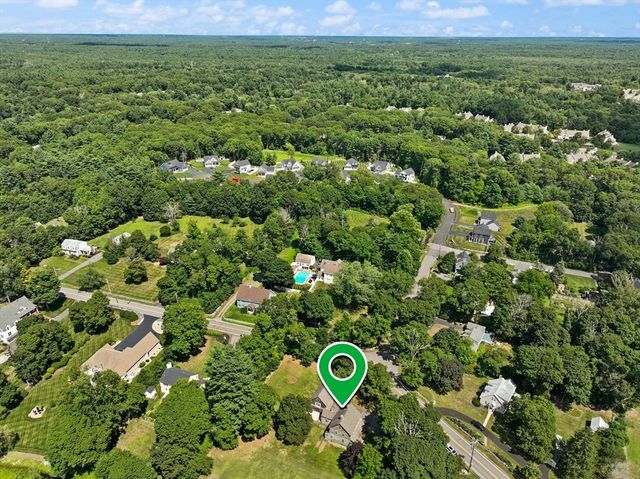 10 Poquanticut Ave, Easton, MA 02334