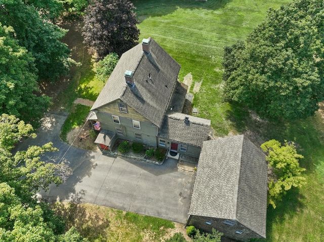 10 Poquanticut Ave, Easton, MA 02334