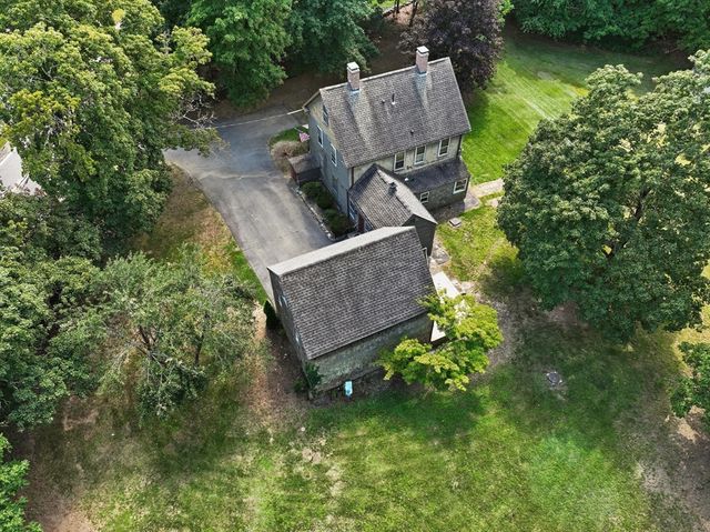 10 Poquanticut Ave, Easton, MA 02334