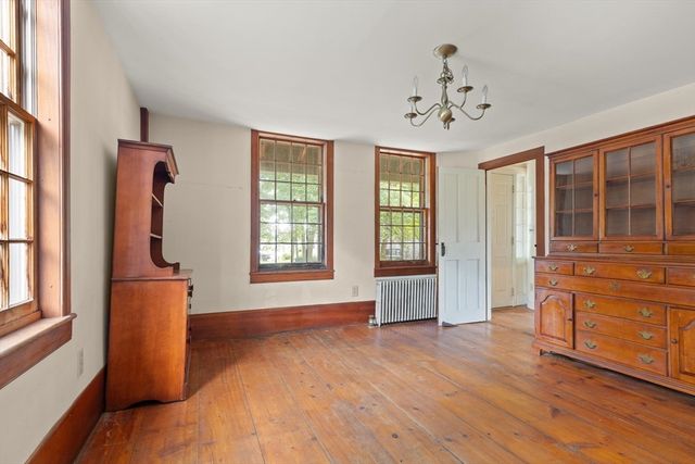 10 Poquanticut Ave, Easton, MA 02334