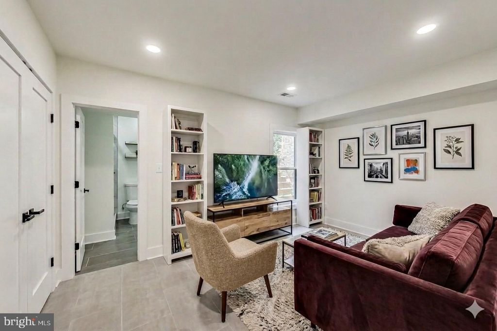 Image 7 of property listing at 1626 NE K ST NE #A, Washington, DC 20002