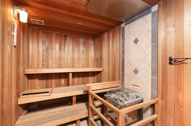 400 Walnut Street 304, Des Moines, IA 50309