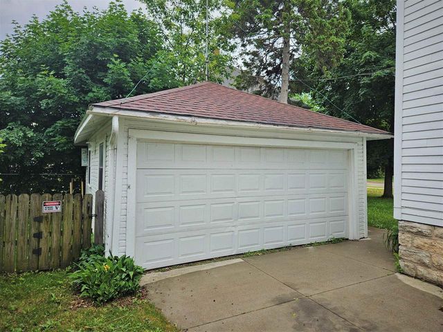 802 CEAPE AVENUE, Oshkosh, WI 54901