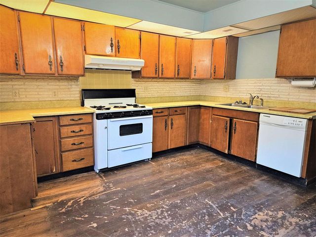 802 CEAPE AVENUE, Oshkosh, WI 54901