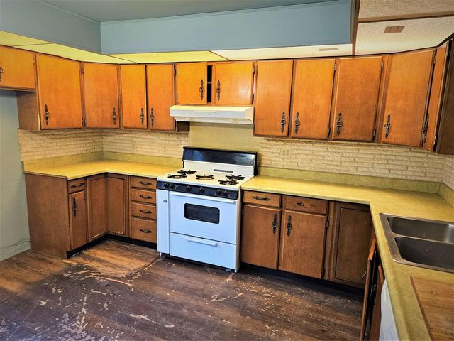 802 CEAPE AVENUE, Oshkosh, WI 54901